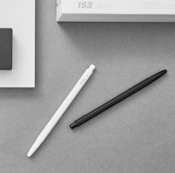 153 Black & White Ballpoint Pen (0.7mm)
