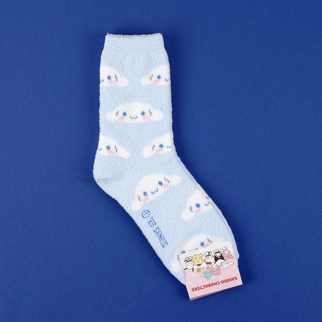 Sanrio Colorful Fluffy Crew socks, One Size 220-260mm - Cinnamoroll