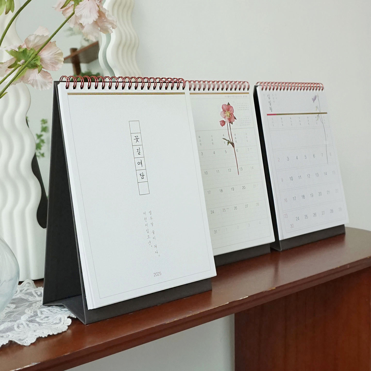 Indocyder 2025 Flower Road Desk Calendar