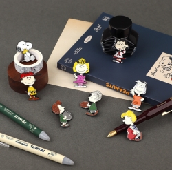 Peanuts Snoopy 75th Pin Badge