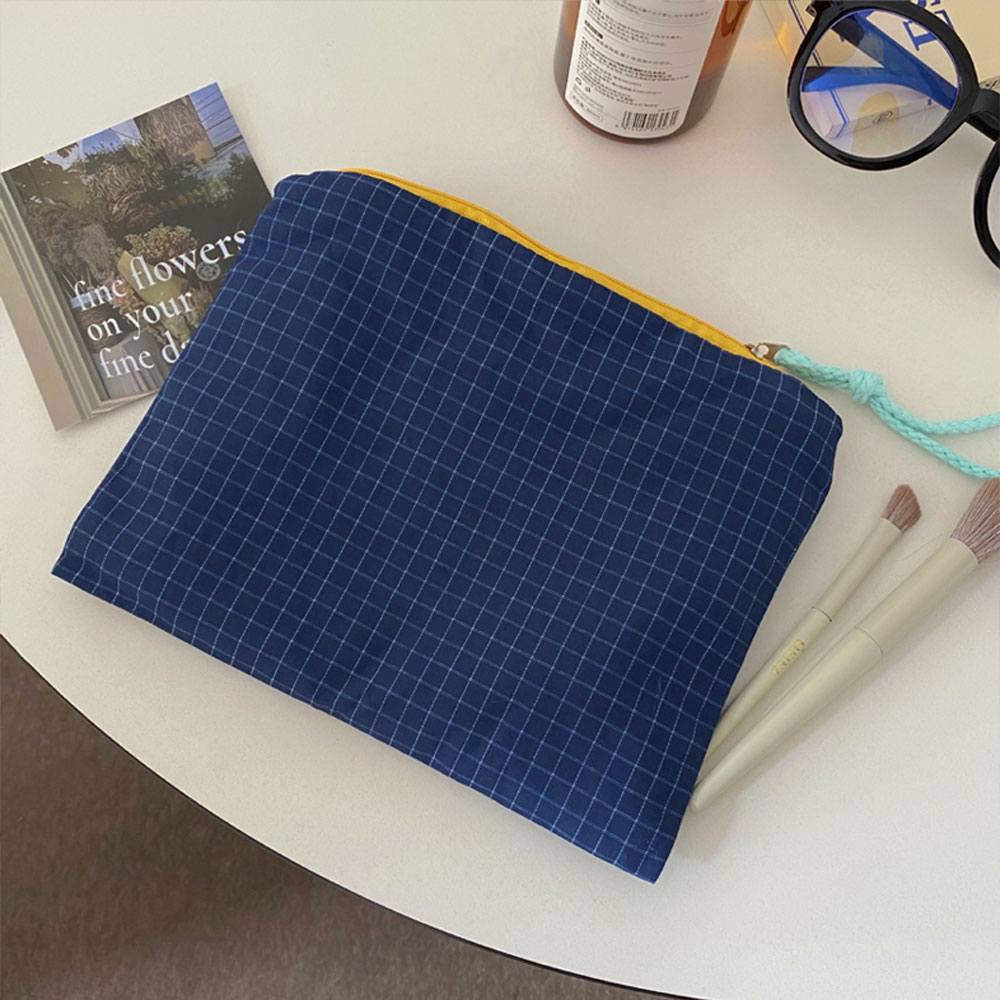 Briskstyle Modern Check Pouch
