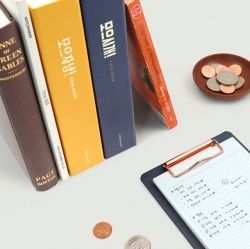 Reading Pet Coin Book