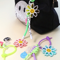 BFNAYC smile flower strap keyring