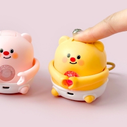 Finger heart bear keyring