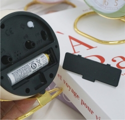 Noiseless classic alarm analog retro watch