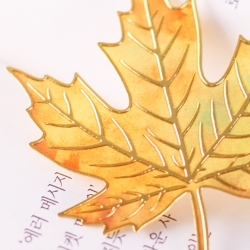 Leaf Bookmark_Maple
