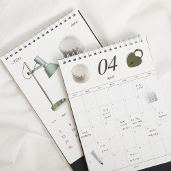 2026 Moderato Desktop Calendar