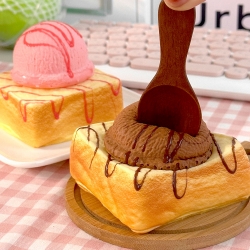 Ice Cream Honey Bread Squishy, Random