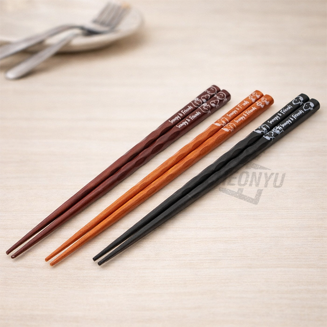 Snoopy & Friends Easy Grip Wooden Chopsticks 23CM (3-Pack)
