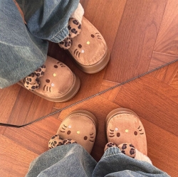 Hello Kitty Leopard Fur Slipper Boots Brown