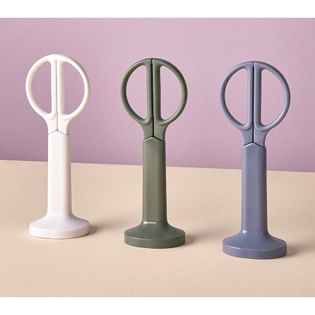 Lobda_Standing Scissors