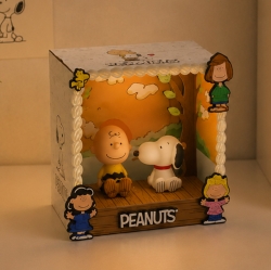 SNOOPY MAKING WOOD MOODLIGHT