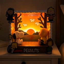 SNOOPY MAKING WOOD MOODLIGHT