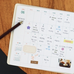 2027 The temperature of the day Slim Weekly Diary